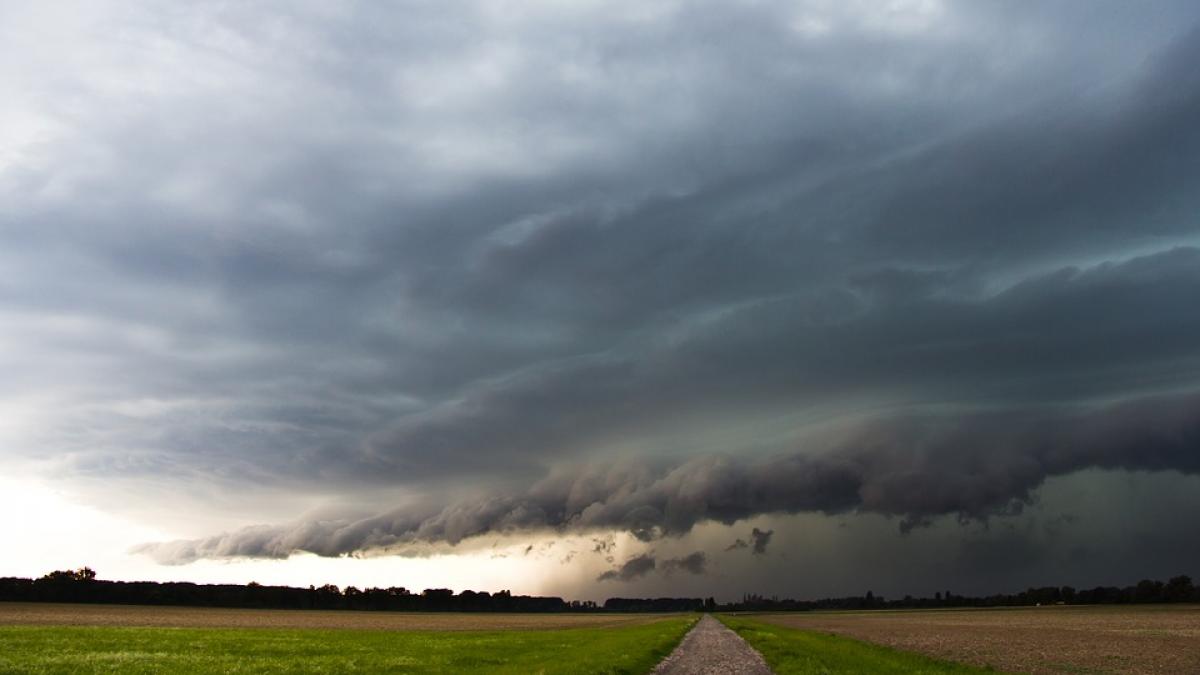 avertizare meteo cod galben de ploi si vijelii in mai multe localitati din tara