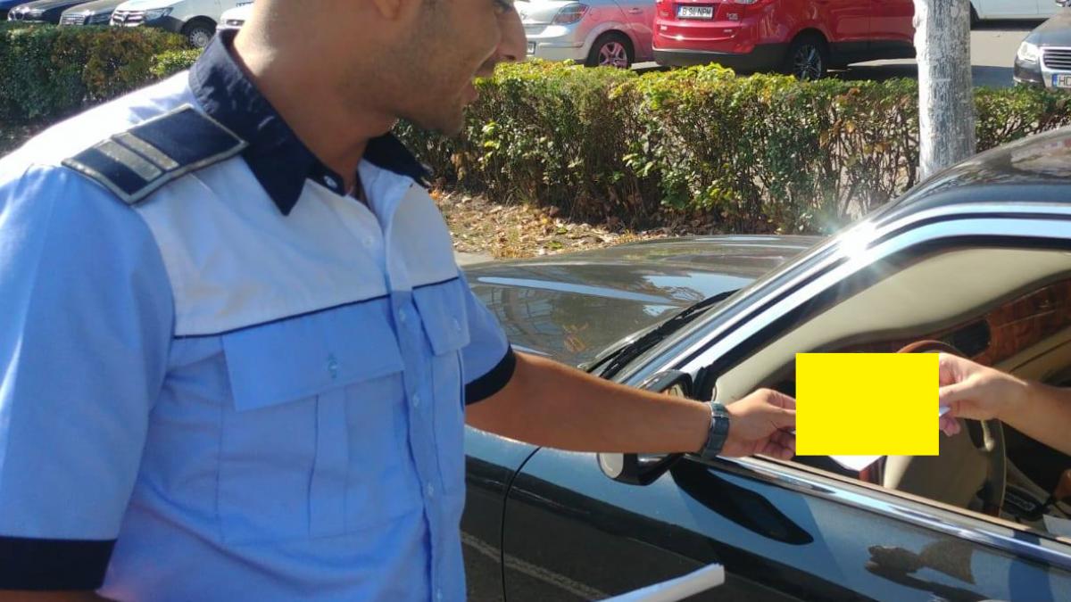 un sucevean oprit de politistii rutieri le a prezentat acestora un permis emis pe vremea lui