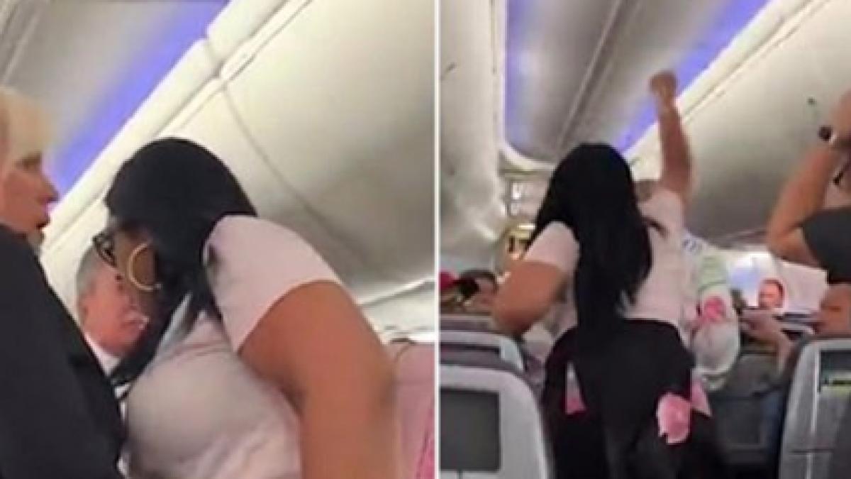 erau in avion cand femeia s a ridicat si i a dat iubitului cu laptopul in cap toata lumea a fost