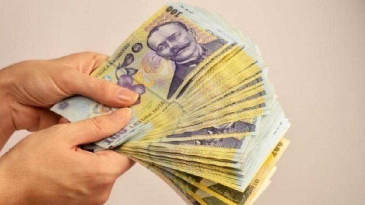 o batrana din craiova mergea pe strada linistita cand a gasit o sacosa plina cu bani ce a facut cu