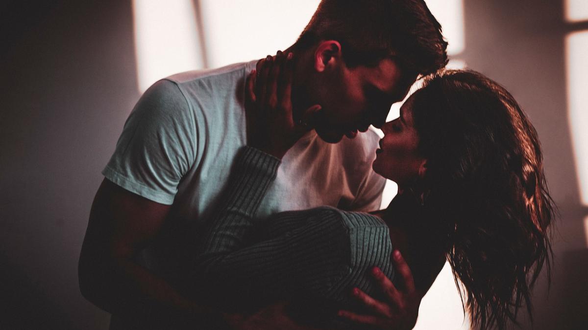 petrecea de zor cu cativa prieteni cand tanara s a indreptat spre baie este cumplit ce a urmat