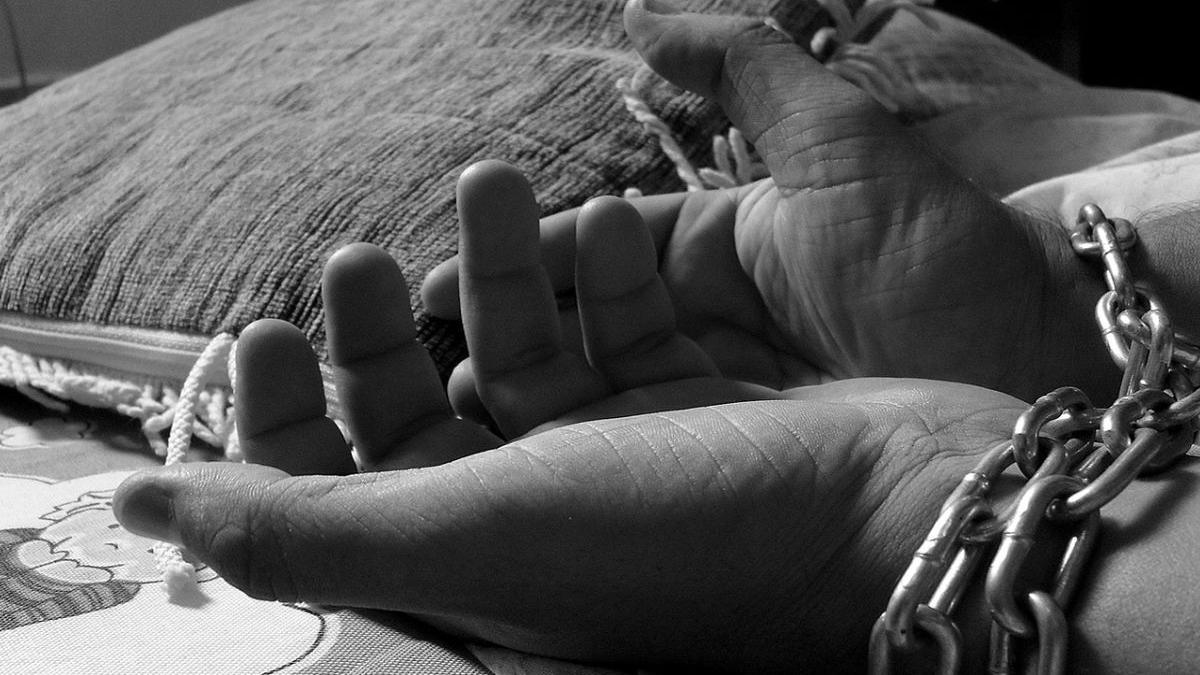 cinci persoane au fost retinute in romania in dosarul uneia dintre cele mai mari retele de trafic