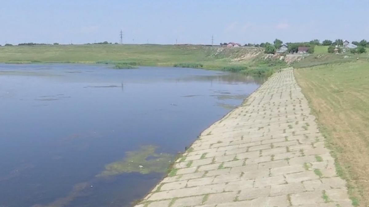 valiza cu ramasite umane si haine gasita intr un lac din apropierea casei criminalului din caracal