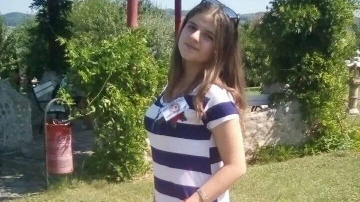 alexandra mesaj disperat la 112 ajutor am fost violata am fost batuta vad o masina mare in curte