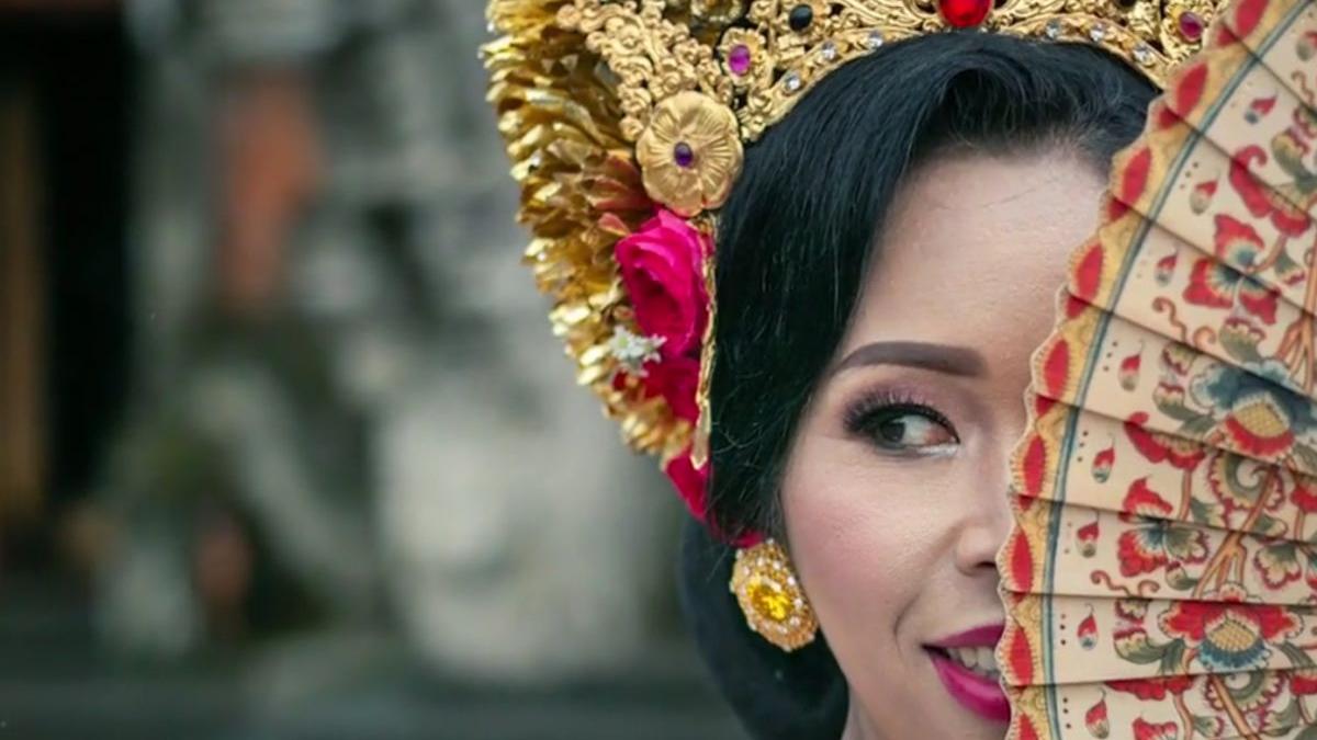 numai de bine fata care a lasat bali pentru romania