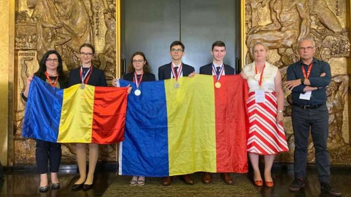 succes rasunator pentru elevii romani o medalie de aur si trei medalii de argint obtinute la