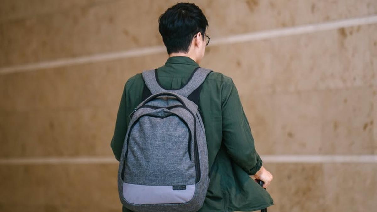 oamenii din hunedoara au ramas socati cand au vazut ce facea un tanar in mijlocul strazii imaginile