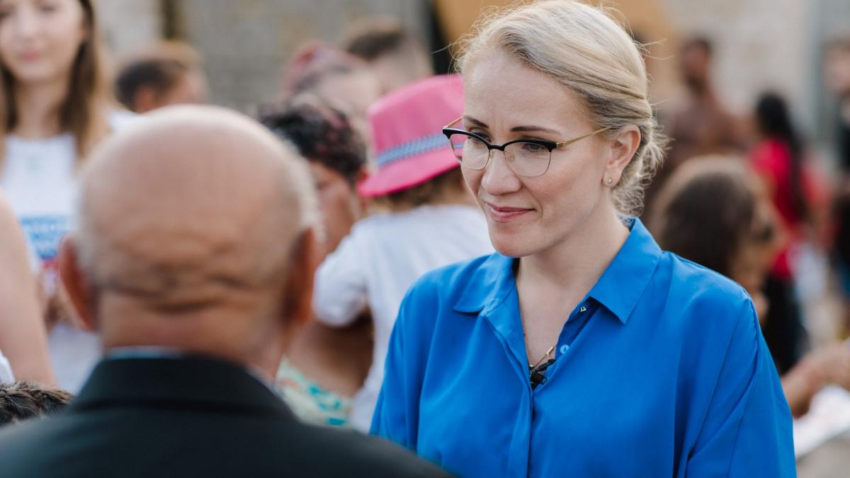 ramona ioana bruynseels multi oameni politici ne iau de fraieri domnule barna are alta constitutie