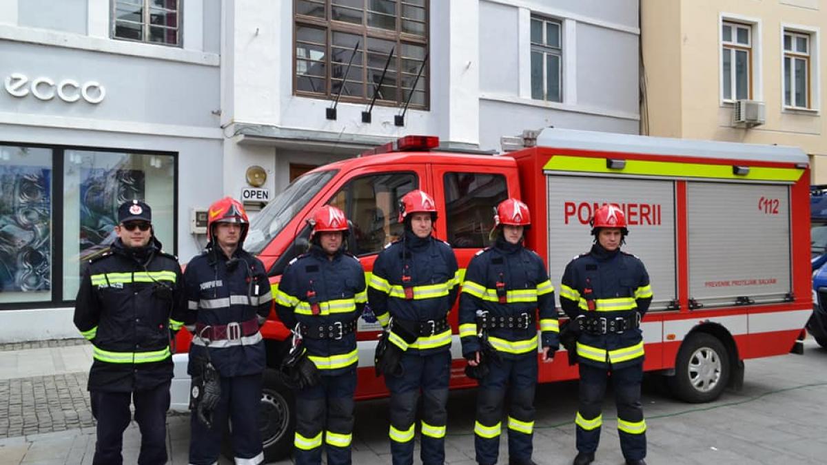 gest impresionant facut de pompierii sibieni au salvat o caprioara cazuta intr un canal