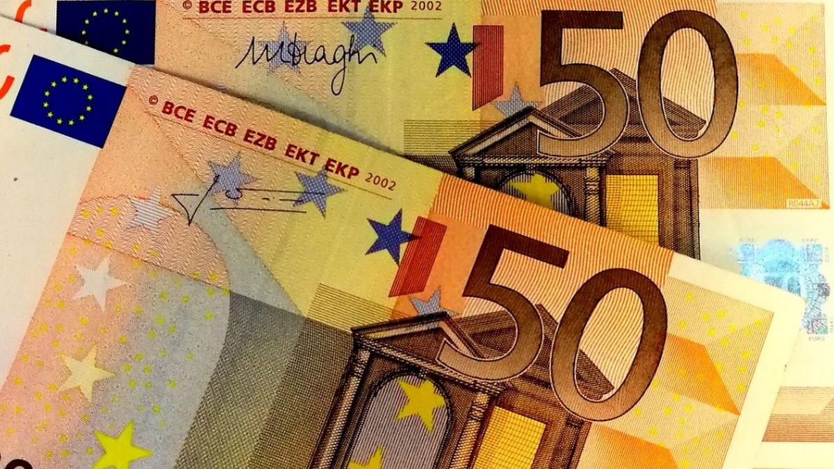 curs valutar 8 august euro a coborat spre 4 73 lei