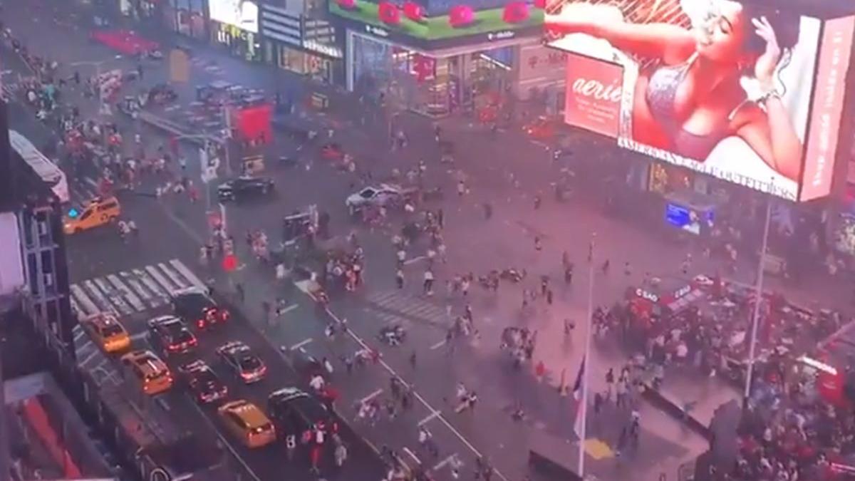 momente de panica in centrul new york ului dupa ce motorul unei motociclete a dat rateu a fost haos