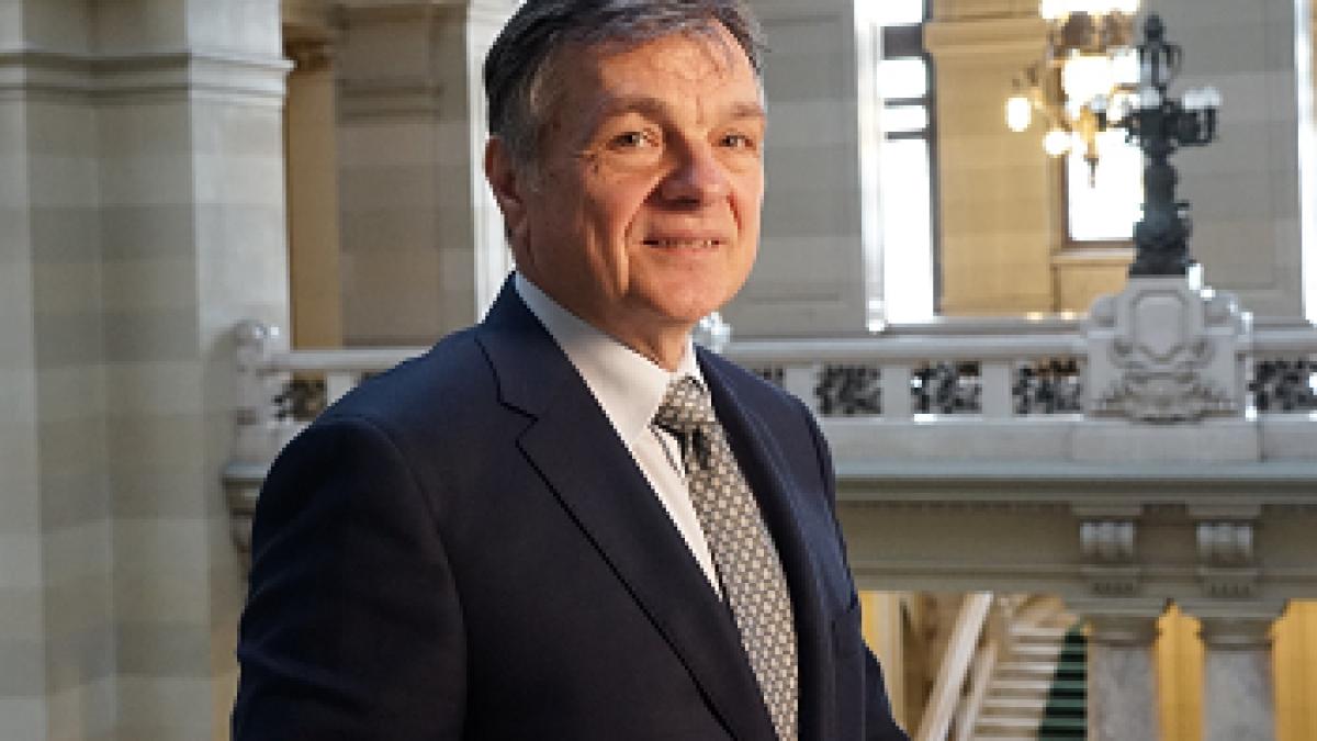 seful cec bank si a dat demisia