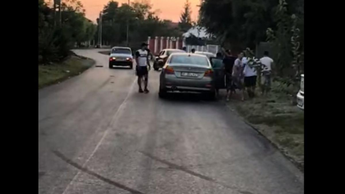 imagini socante filmate in ilfov mai multe persoane s au luat la bataie au si lovit intentionat