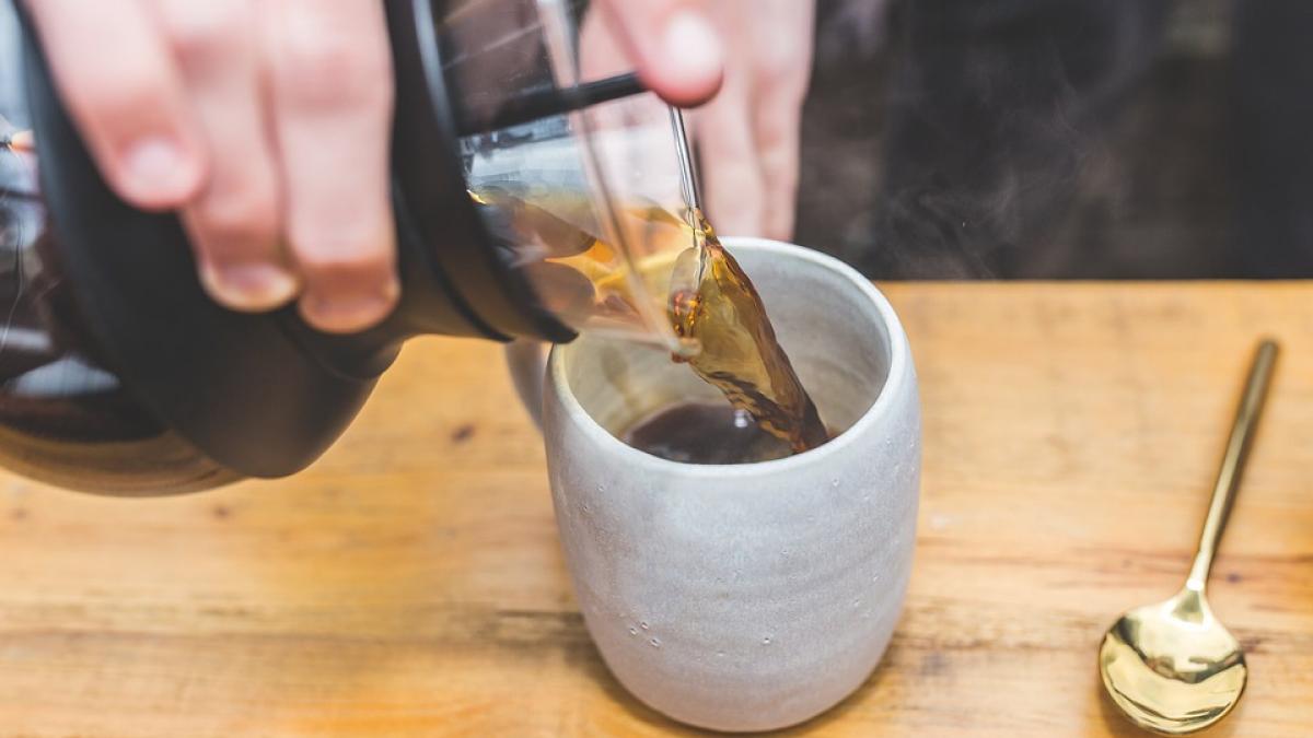 a vrut sa isi faca o cafea in camera de hotel cand a deschis cafetiera i s a intors stomacul pe dos