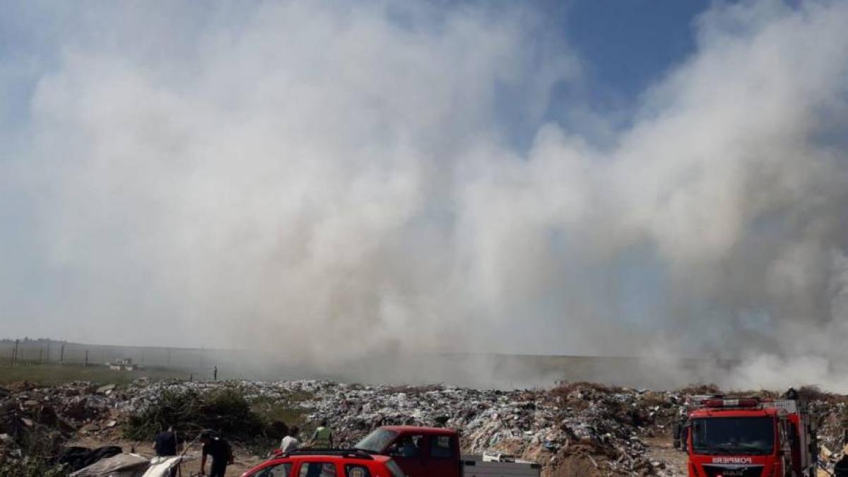 incendiu puternic in apropiere de casa lui gheorghe dinca isu a suplimentat fortele de interventie