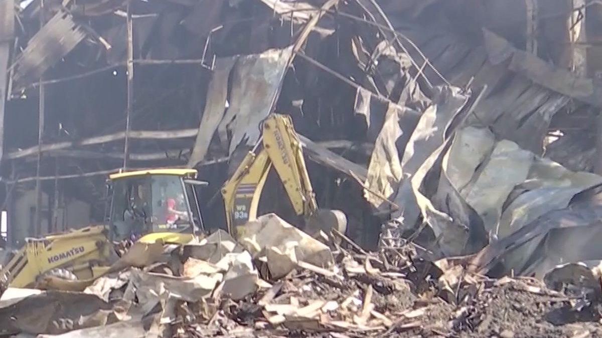 noi imagini de la incendiul care a distrus fostul club bamboo din mamaia localul s a facut scrum