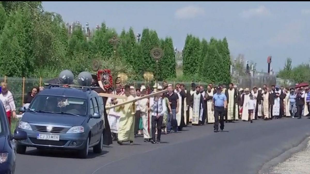 zeci de mii de credinciosi in pelerinaj la manastirea nicula