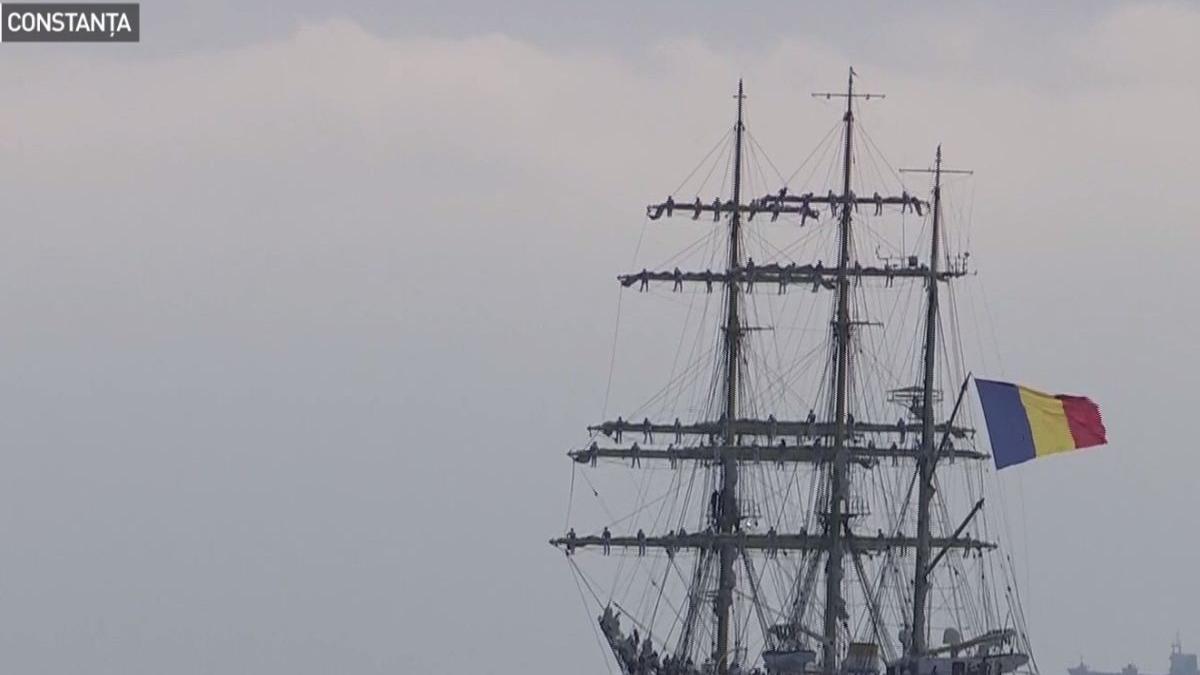 klaus iohannis a decorat bricul mircea cu ordinul virtutea maritima