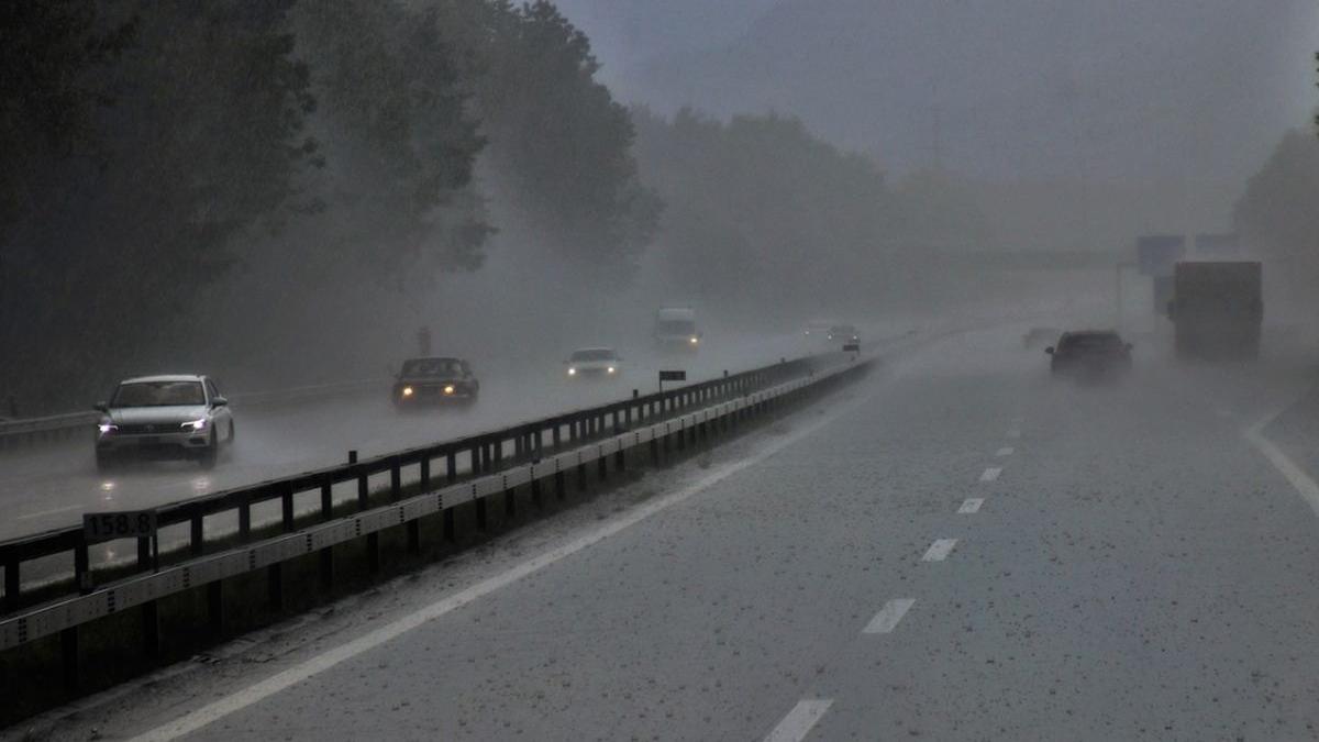 meteorologii avertizeaza cod portocaliu de furtuna si grindina in mai multe zone din tara