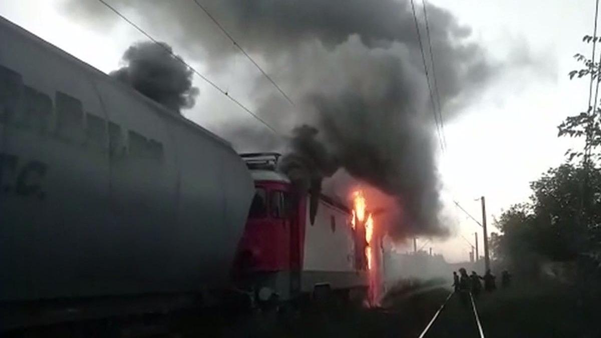 panica la constanta locomotiva unui tren a luat foc in mers traficul feroviar si rutier a fost