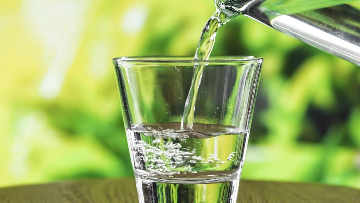 sfat de sanatate cata apa trebuie sa bem cand e canicula