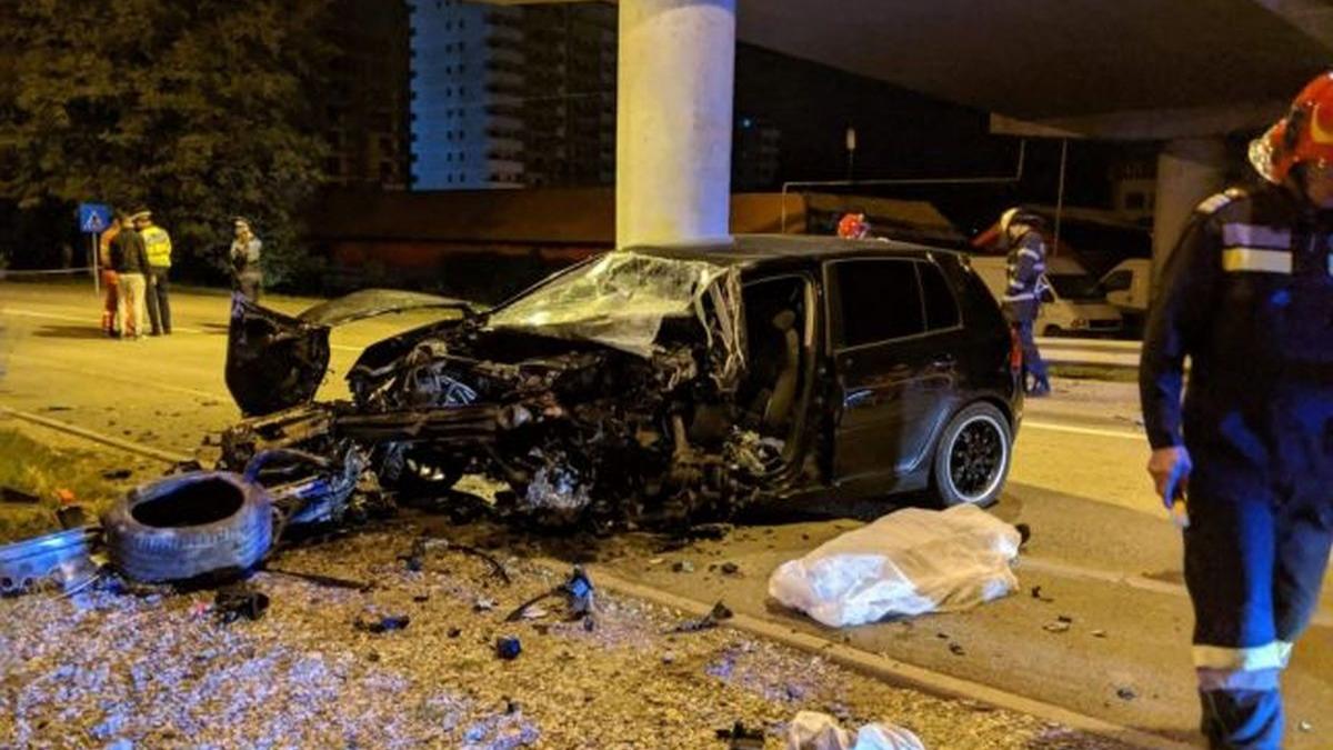 accident cumplit in bistrita un tanar de 21 de ani s a sinucis dupa ce s a izbit de un stalp baiatu