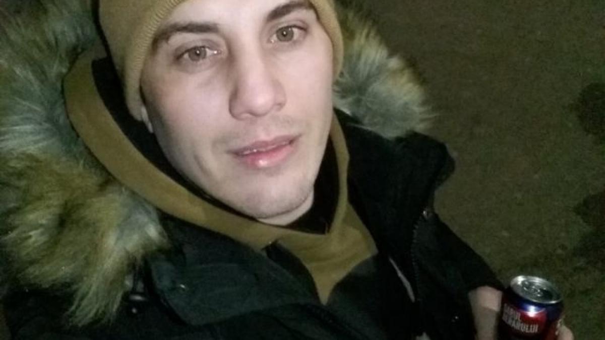 ionut era aseara in fata unui supermarket si amuza cu un live pe facebook cand a facut ceva