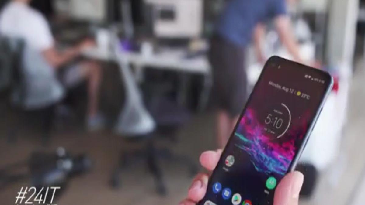 24 it noul telefon de la motorola cu camera de actiune