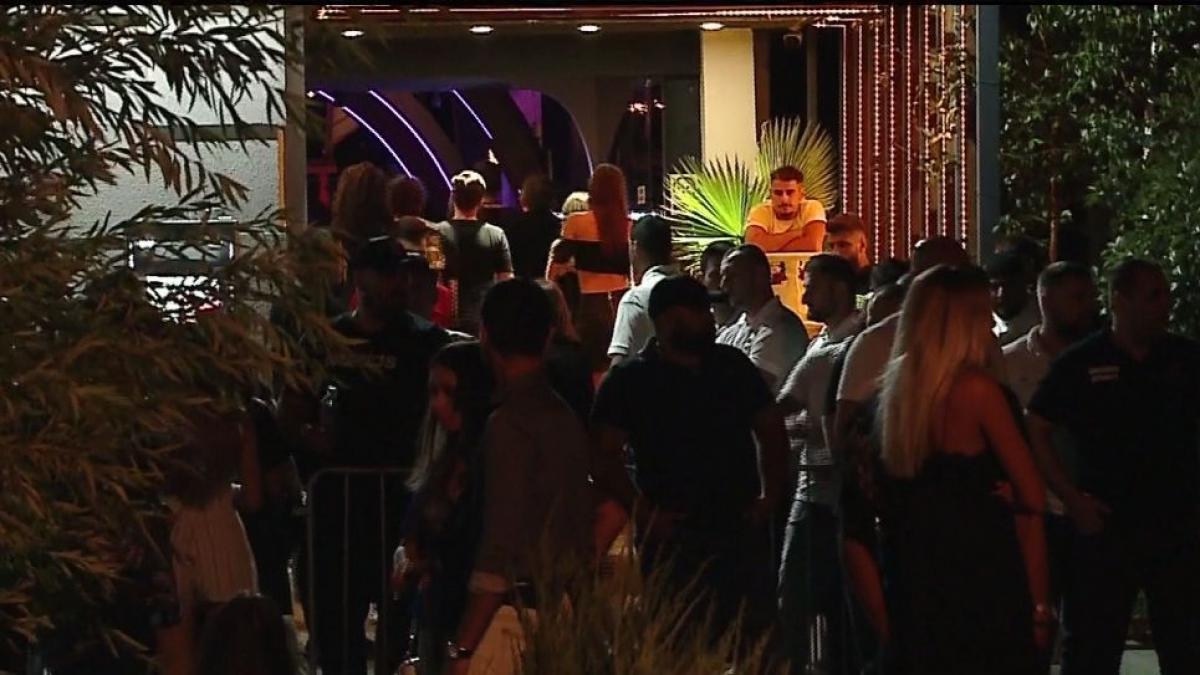 cluburile de pe litoral neincapatoare cum s au distrat tinerii in minivacanta de sfanta maria video