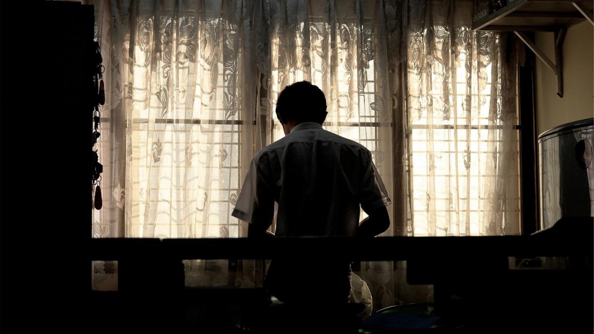 eduard era divortat si locuia singur intr o casa din pascani intr o zi barbatul a vazut o pe copila