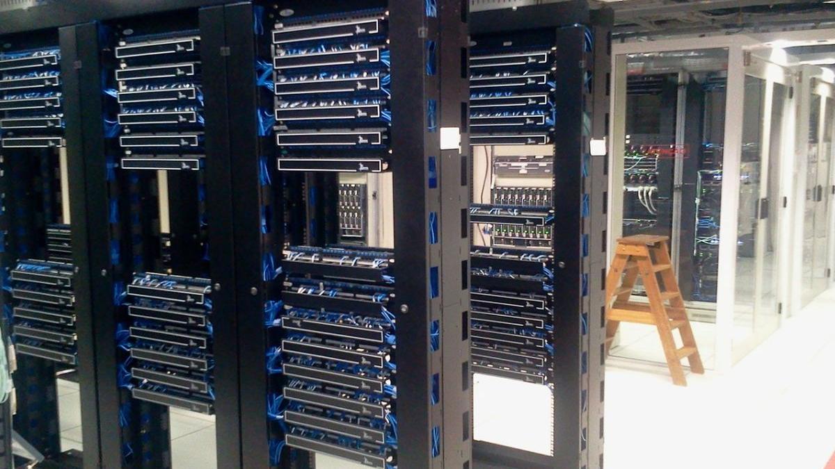 sts vrea sa cumpere servere de aproape 5 5 milioane de euro