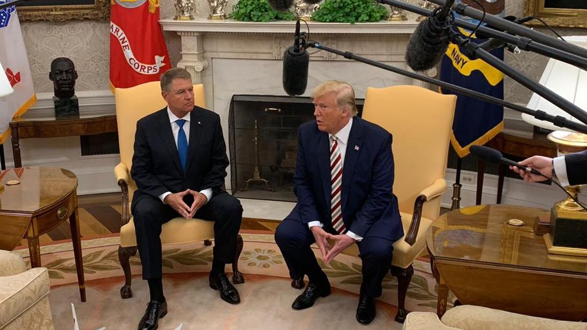 klaus iohannis in dialog cu presedintele sua in biroul oval donald trump lauda cresterea economica