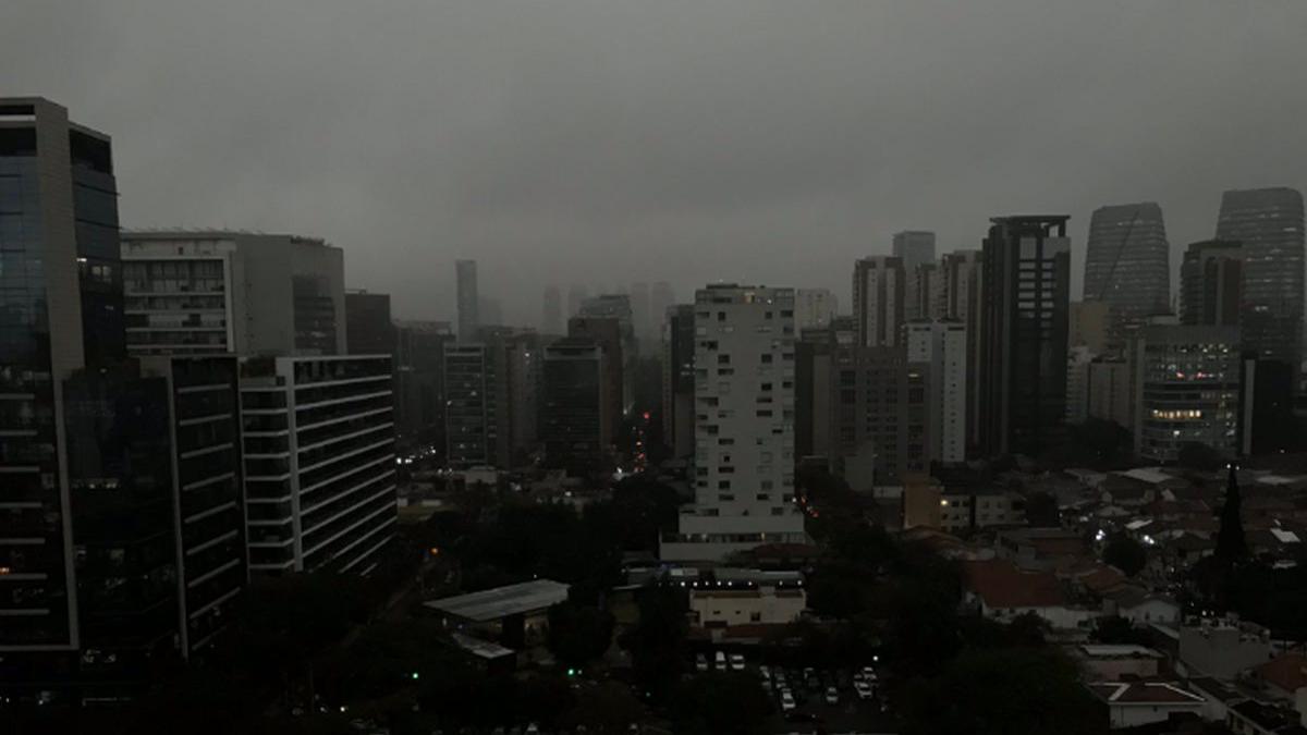 un oras din brazilia a fost cuprins brusc de intuneric in plina zi am crezut ca vine apocalipsa