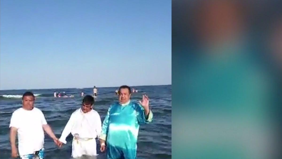 regele romilor dorin cioaba a oficiat un botez in marea neagra video