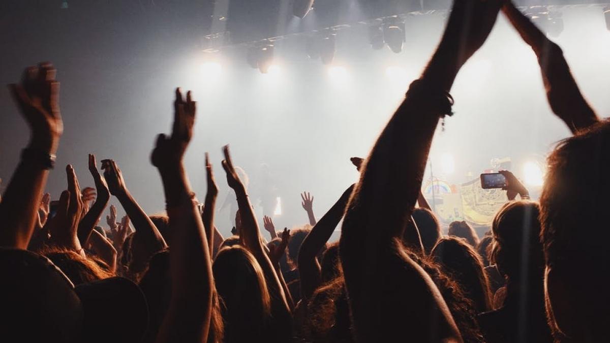 tragedie la un festival de muzica o adolescenta de 17 ani a murit de supradoza de droguri