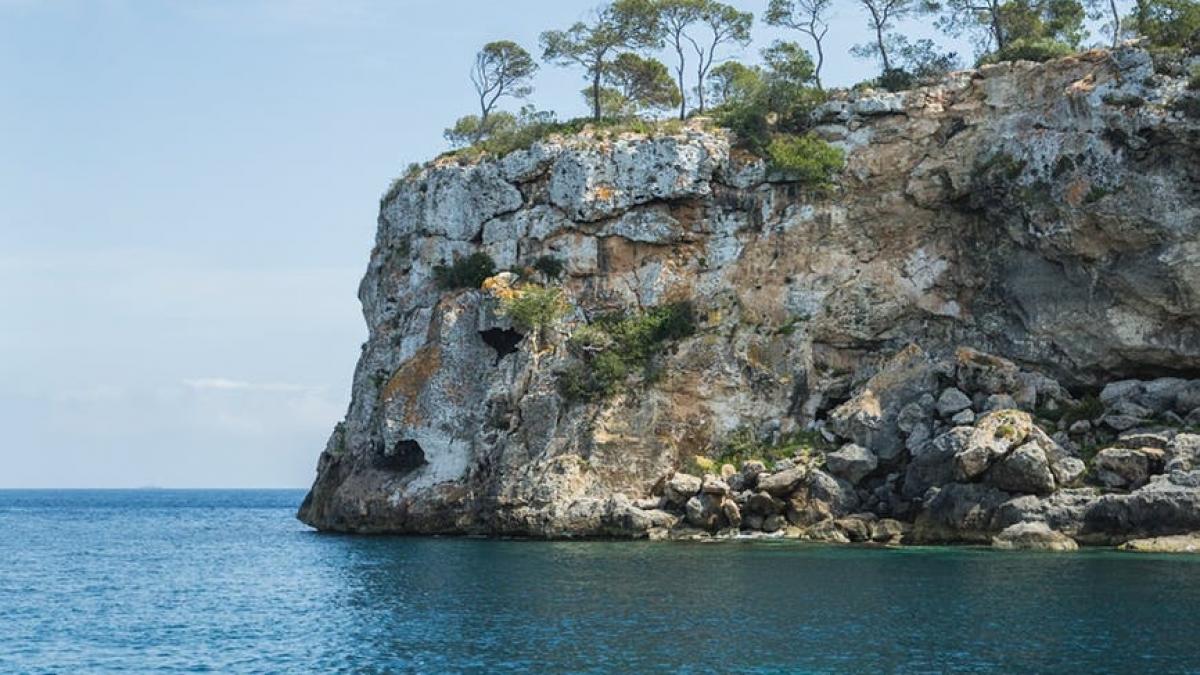 accident aerian cumplit pe insula mallorca dupa ce un elicopter si un avion s au ciocnit cel putin