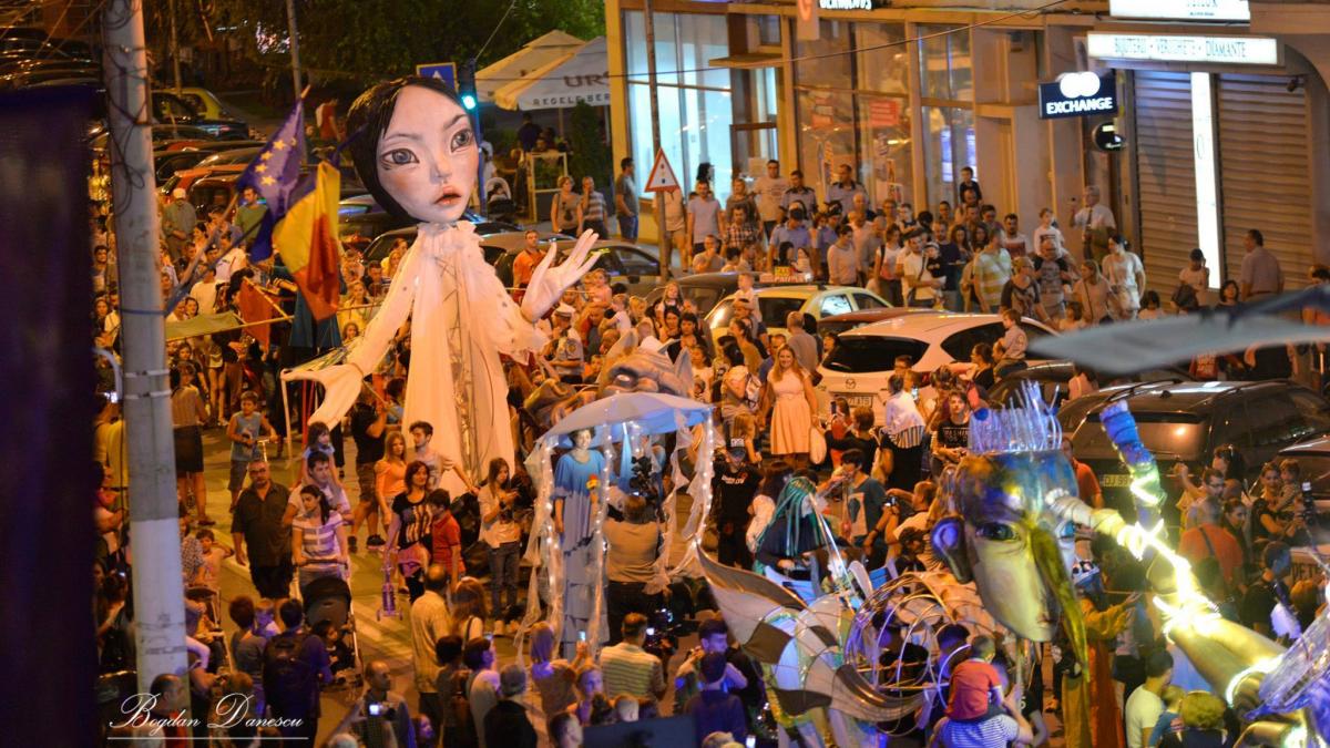 craiova devine pentru opt zile scena internationala a artei animatiei puppets occupy street editia