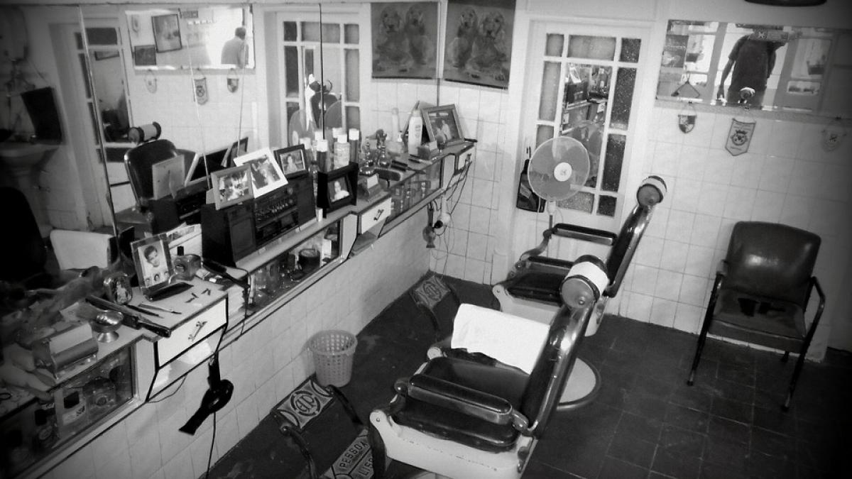 barbatul din braila a intrat in frizeria fostei sotii unde a dat peste actualul sau iubit a luat