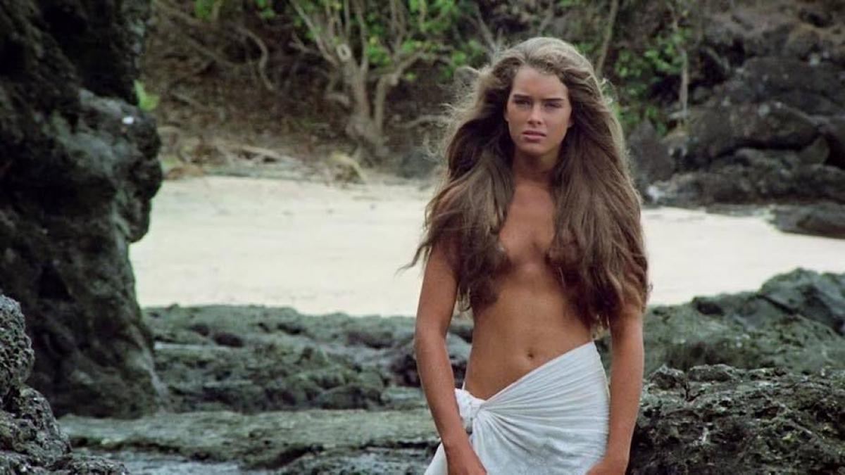 cum arata brooke shields in costum de baie la 54 de ani foto