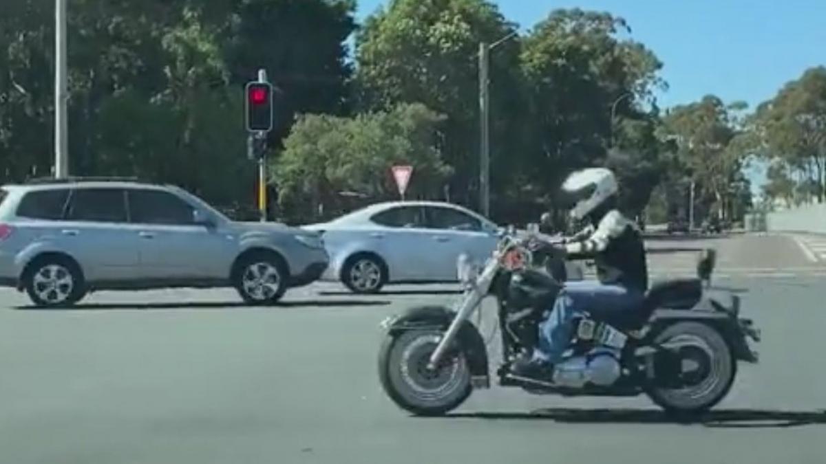se afla in trafic pe o autostrada aglomerata cand a vazut ceva inedit doamne astia sunt nebuni
