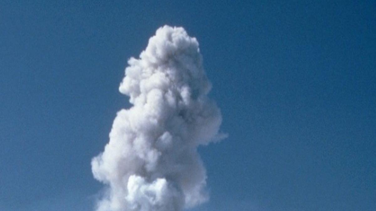 explozii puternice pe plaja vadu din constanta la cativa kilometri de turisti