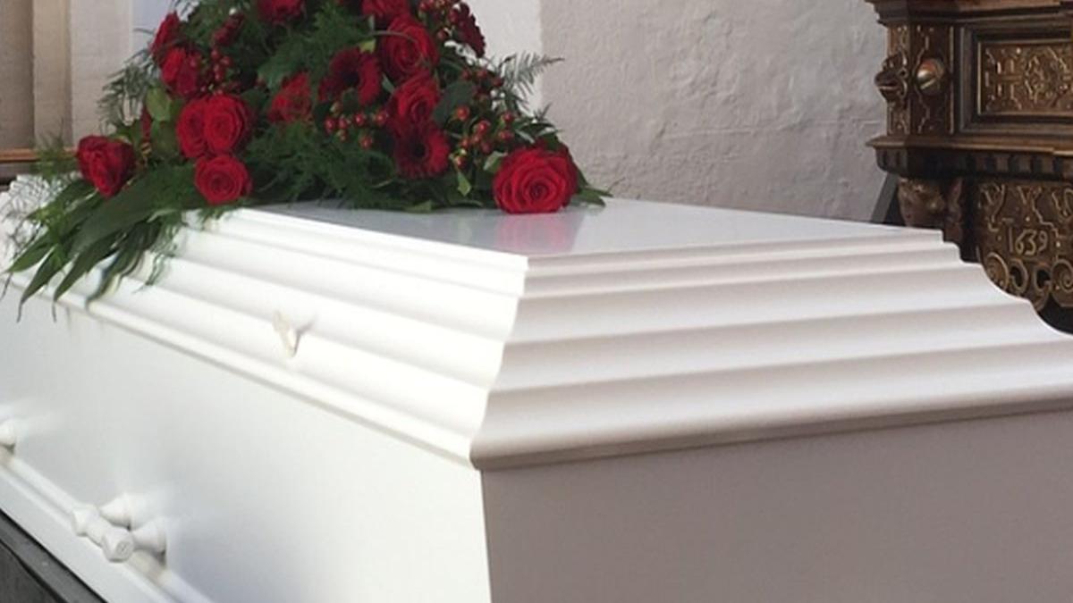 in momentul inspectarii unei masini politistii au ridicat capacul unui sicriu ce au gasit inauntru