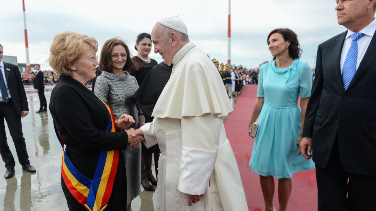 urmasa lui iohannis ramane in functie