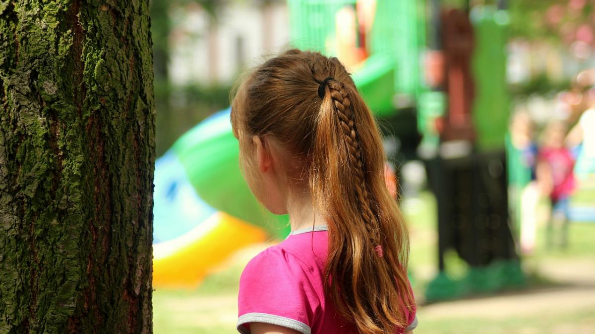 doi frati au violat si ucis o pe sora lor de sase ani mama acestora a aflat si i a ajutat sa