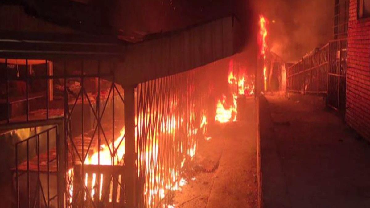 incendiu violent piata distrusa de flacari la resita oamenii vorbesc de o mana criminala