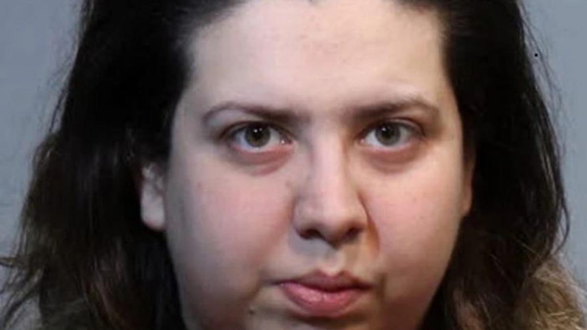 a inceput sa vorbeasca pe internet cu un barbat iar in scurt timp femeia i a aflat secretul murdar