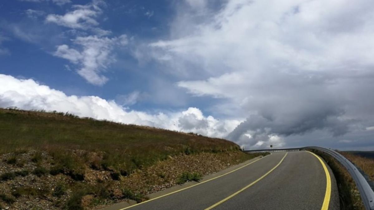 adolescent de 16 ani la volanul unui autoturism pe cel mai inalt drum din tara