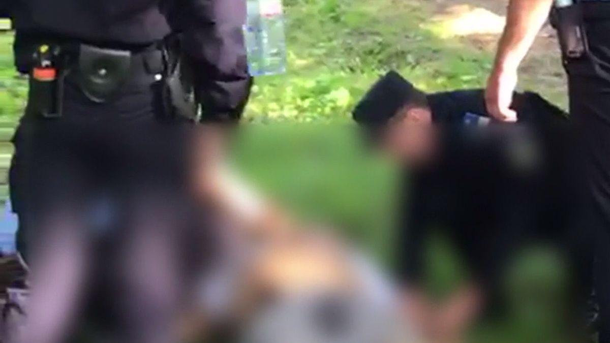 barbatul acuzat de pedofilie si imobilizat in vatra dornei gazat de jandarmi cu spray pentru caini