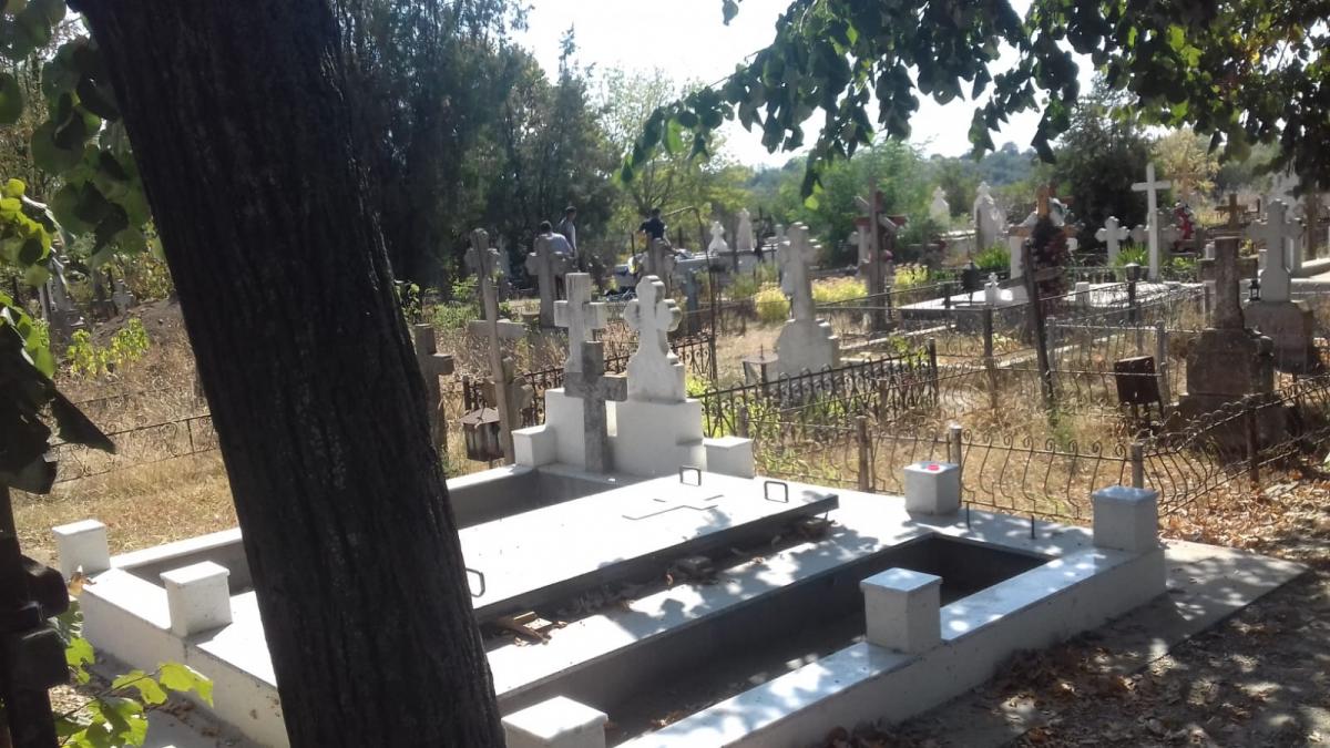 s a dus la cimitir sa isi planga fratele mort recent dar nimeni nu se astepta la tragedia care avea