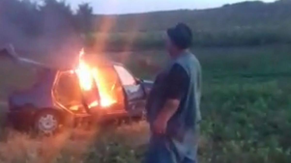 un cioban din cluj si a incendiat masina de suparare nu mai incapi de smecheri imi dau foc si la
